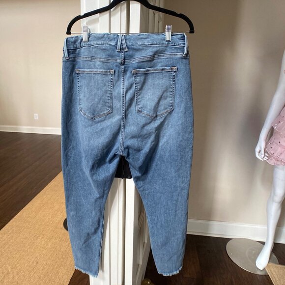 Good American Women's High-Waisted Crop Skinny Jeans, size 18 - Picture 7 of 12